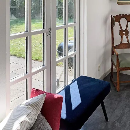 Ferienhaus Three-bedroom Holiday In Ronne 2