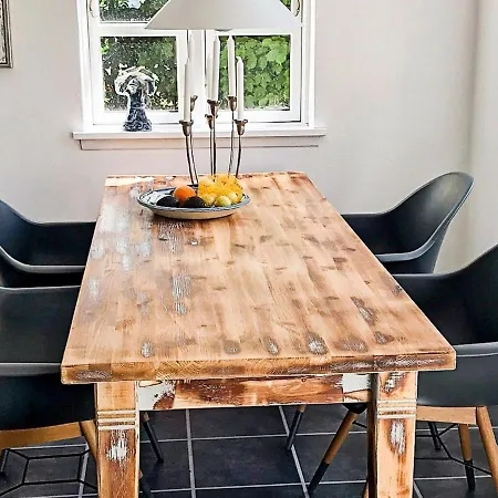 Three-bedroom Holiday In Ronne 2 *