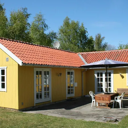 Three-bedroom Holiday In Ronne 2