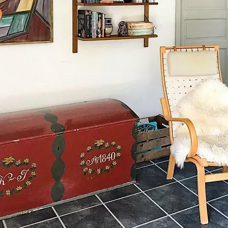 Three-bedroom Holiday In Ronne 2 *