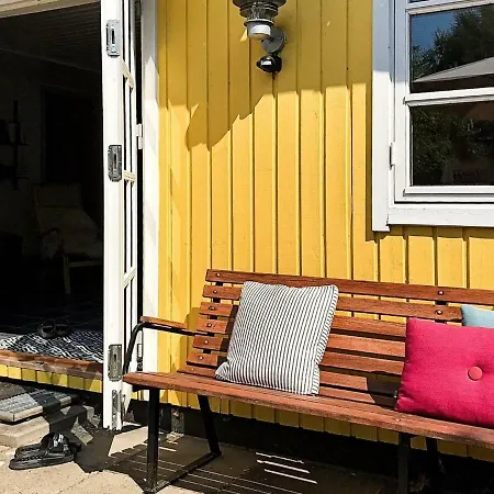 Three-bedroom Holiday In Ronne 2 *