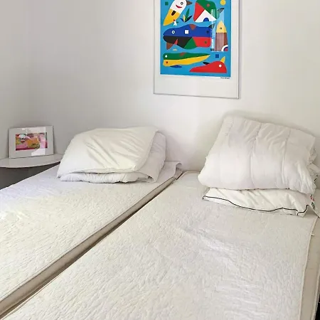 Ferienhaus Three-bedroom Holiday In Ronne 2